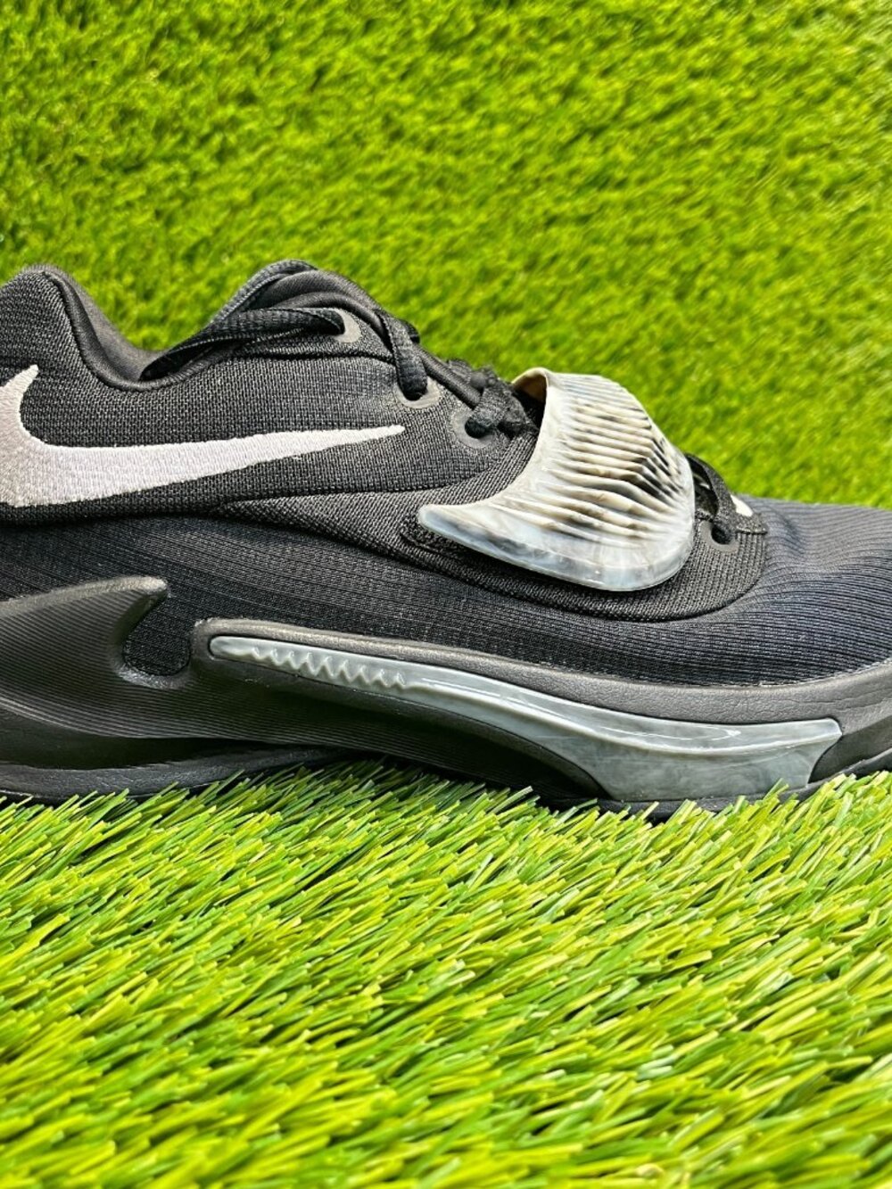 Nike Zoom Freak 3 Boys Size 5.5Y Black Silver Athletic Basketball Shoes Sneakers